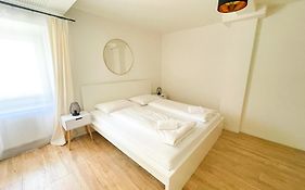 Contactless Self-Check-In - Stayhere Central City Suite 1
