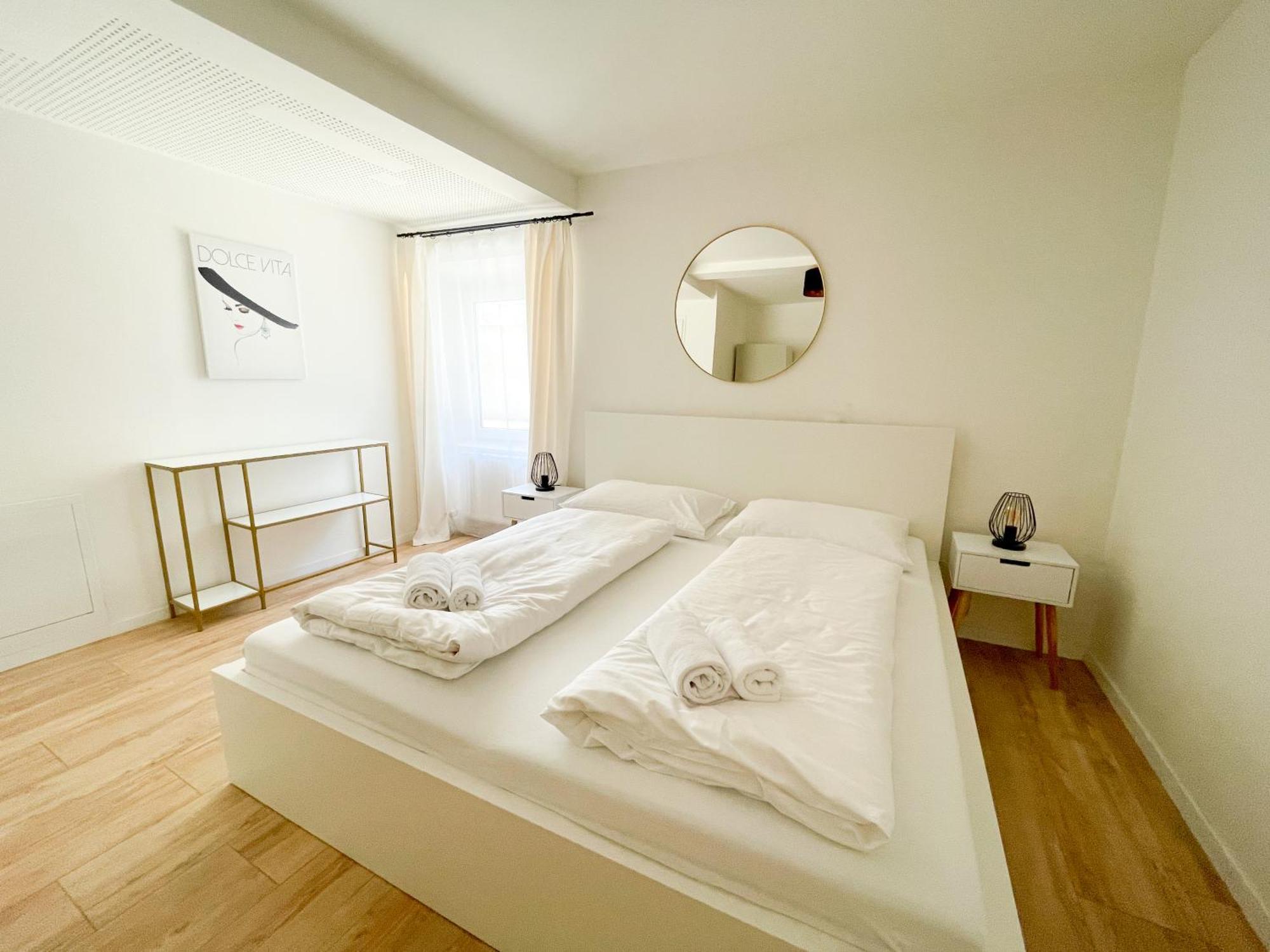 Contactless Self-Check-In - Stayhere Central City Suite 1 Graz Exterior foto